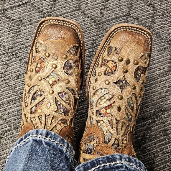 Artisan Embroidered Heeled Boots - Picture 7 of 8